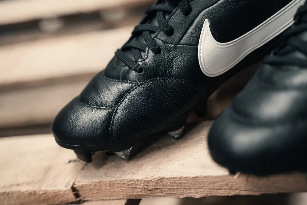 post card post-adidas-copa-gloro-vs-nike-tiempo-premier-tres-lateral.webp