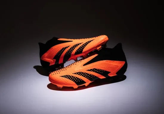 post card post-botas-sin-cordones-predator.webp