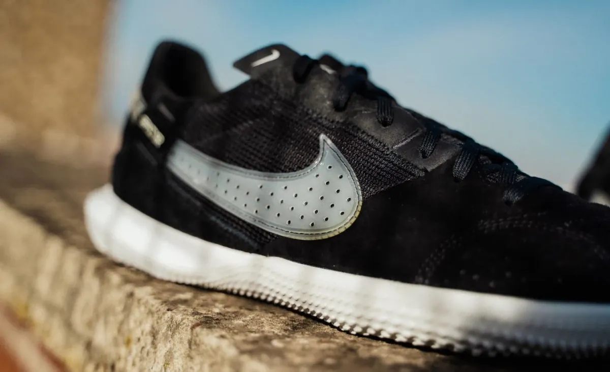 post card post-zapatillas-campos-de-cemento-nike-street-gato-total.webp