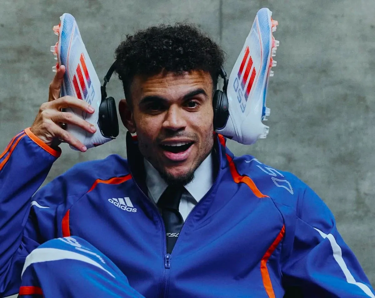 Differences between football boots and futsal shoes