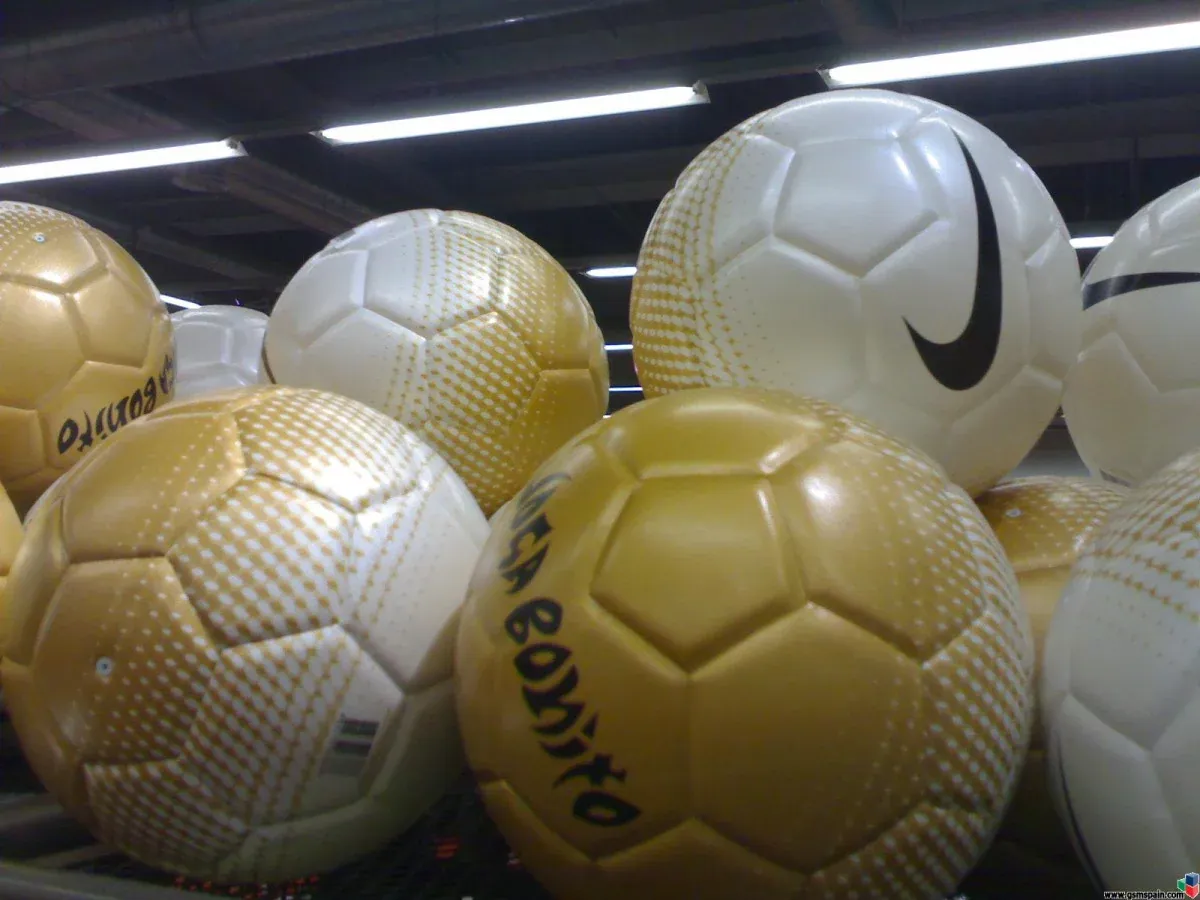 post card balones-mas-iconicos-futbolemotion-5.webp