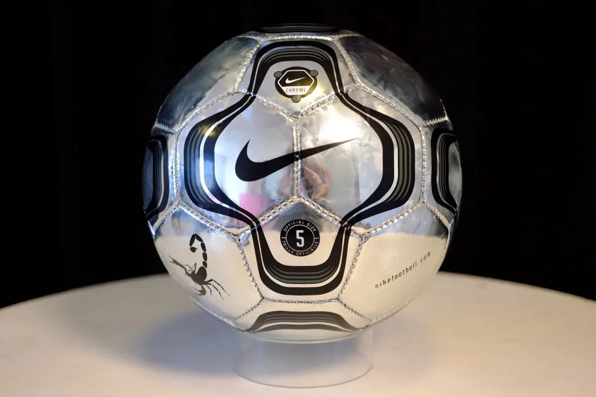 post card balones-mas-iconicos-futbolemotion-4.webp