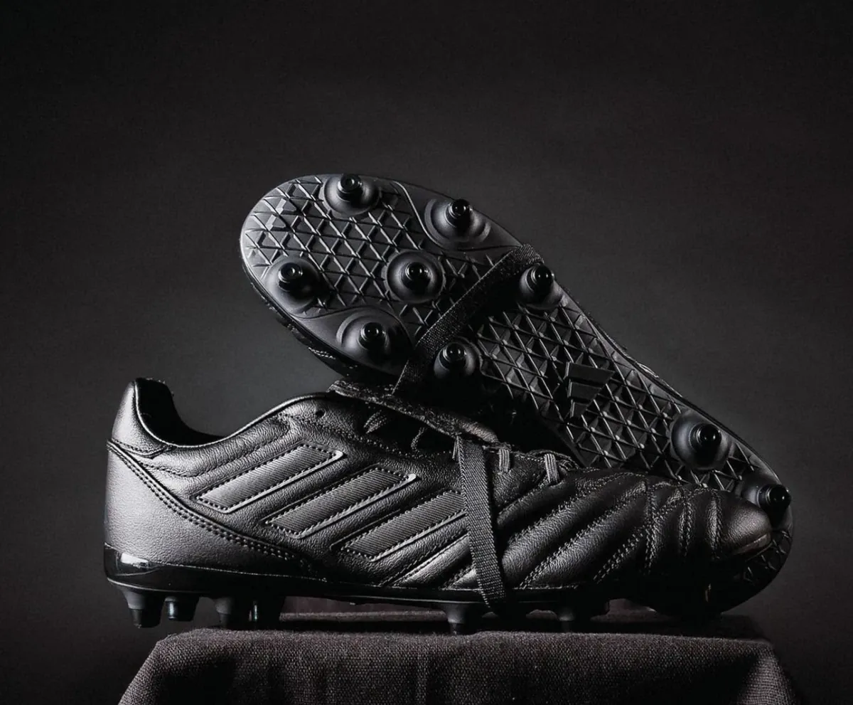 post card post-botas-de-futbol-negras-glorojpg28.webp