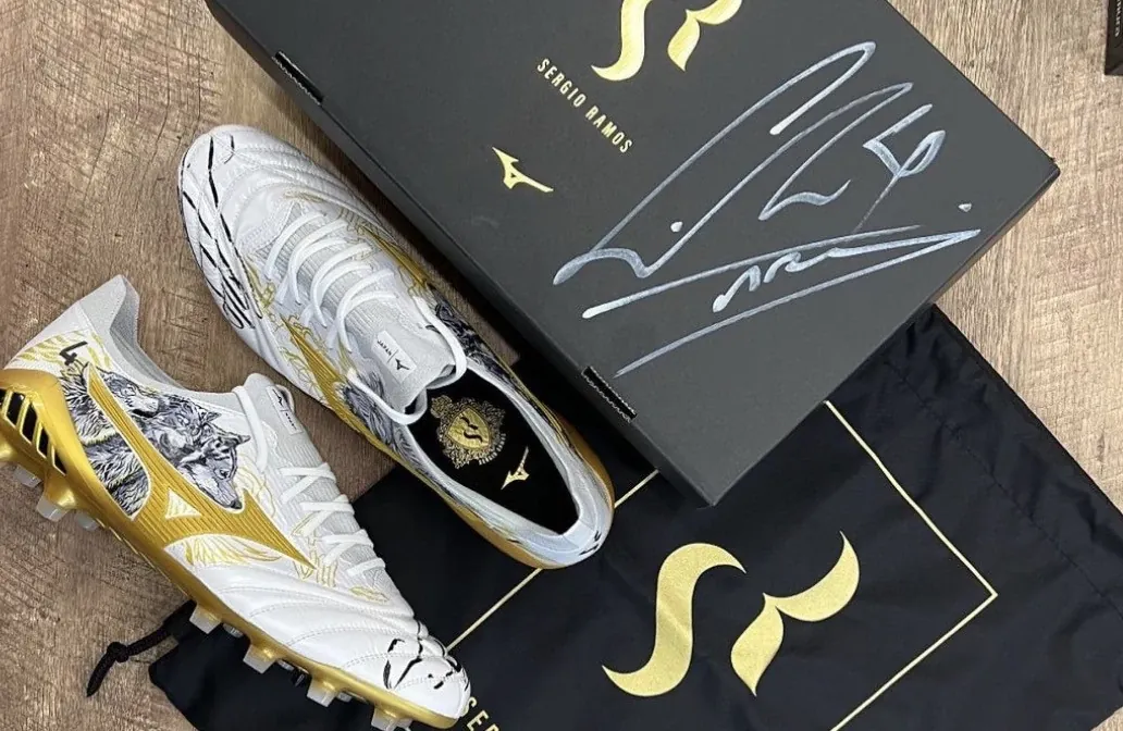 post card POST-MIZUNO-MORELIA-NEO-SERGIO-RAMOS-caja.webp