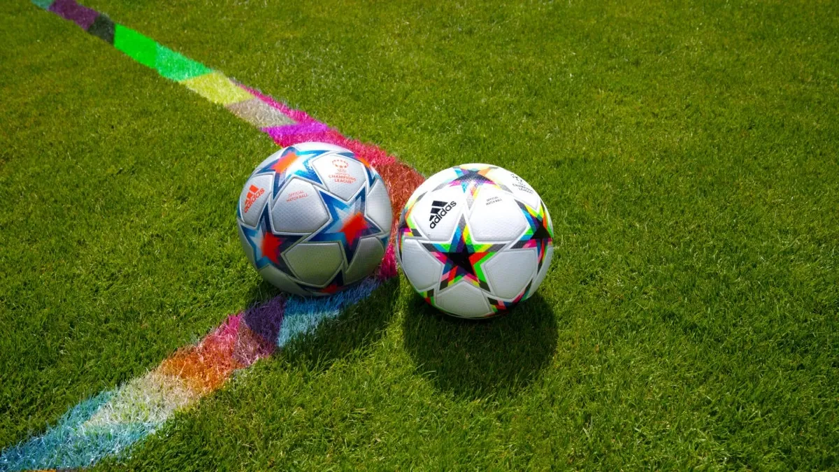 post card post-adidas-beyond-fast-pack-balones.webp