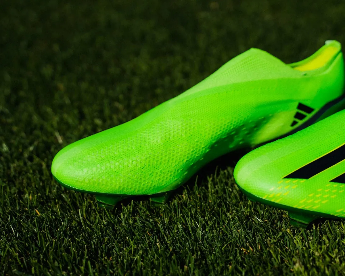 post card post-adidas-x-speedportal-lateral.webp