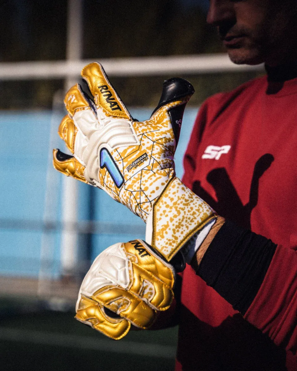 post card novas luvas de guarda-redes Rinat Xtreme Guard Pro - Blogs - Fútbol Emotion Portugal - 2.webp