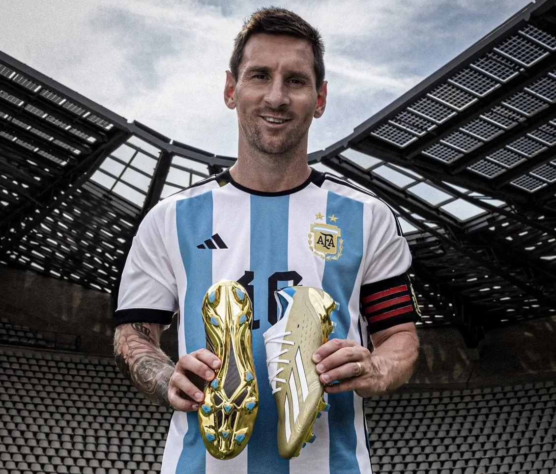post card messi.webp