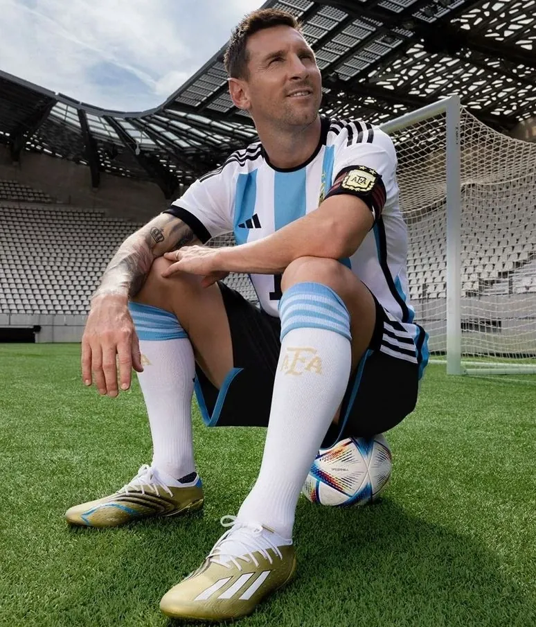 post card messibotas.webp