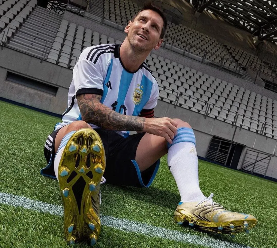 post card messiinterior.webp