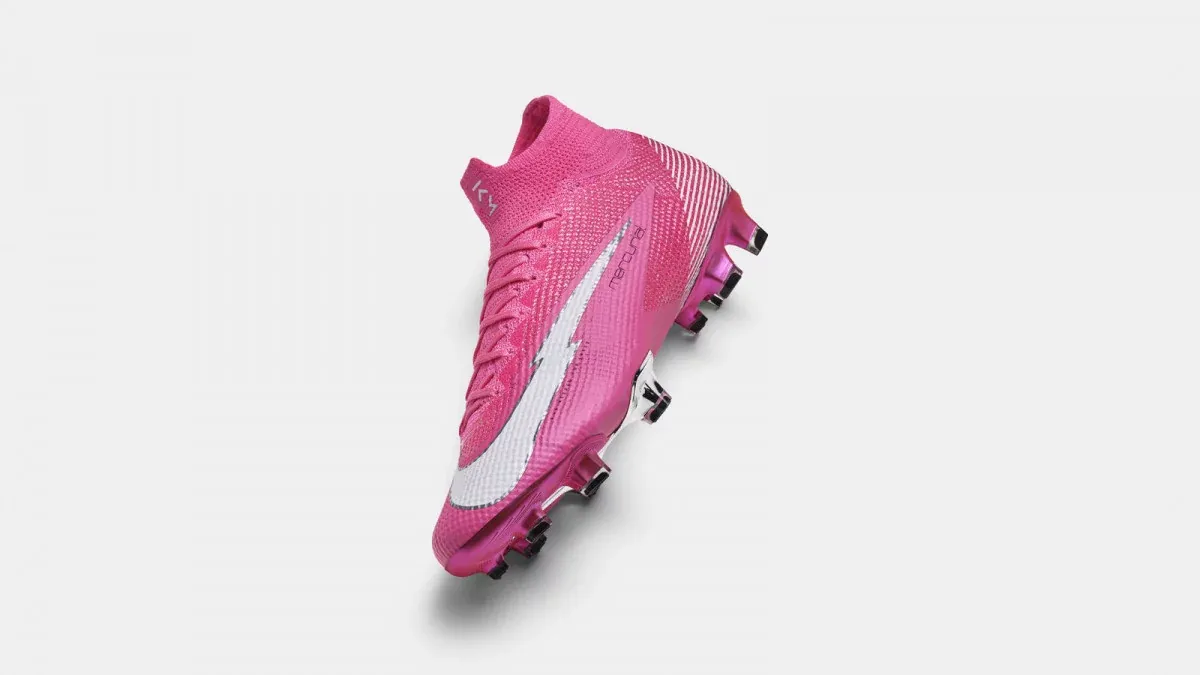 post card Botas-Nike-Mercurial-Mbappe-Rosas-futbolemotion-3.webp