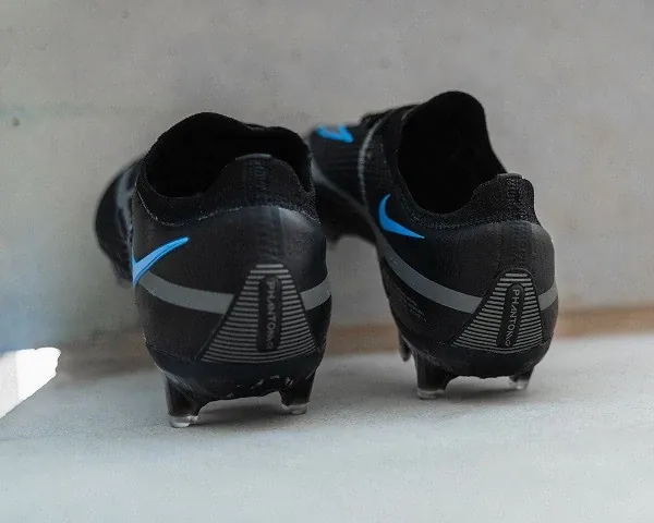post card post-Nike-phantom-gt-2-negras.webp
