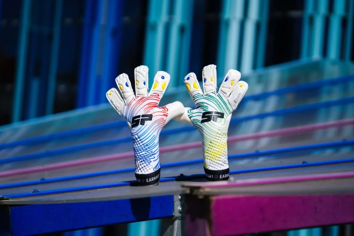 New SP Futbol Earhart gloves, exclusive to Misa Rodríguez