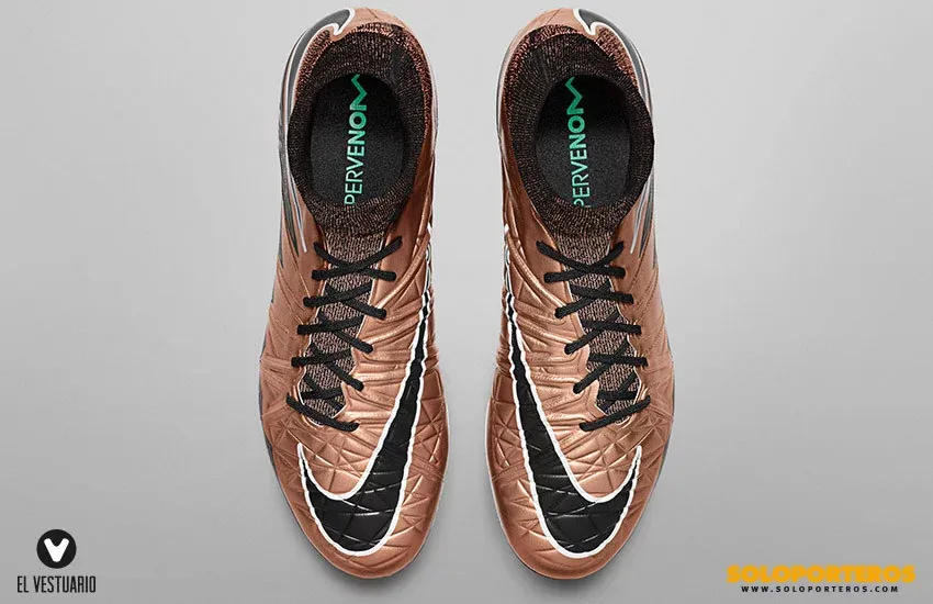 post card Nike_Football_LIQUID_CHROME_HYPERVENOM_PHANTOM_FG_747213_903_D_original.webp