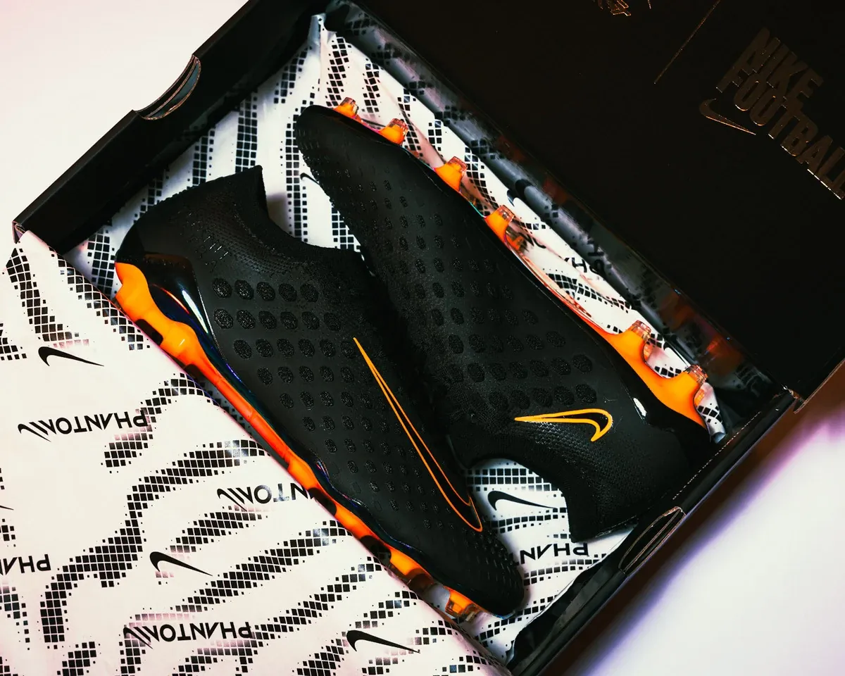 post card post-nike-phantom-ultra-venom-lateral.webp