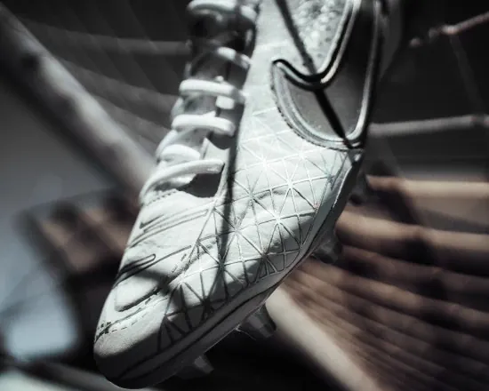 post card post-nike-deja-botas-de-piel-legend.webp