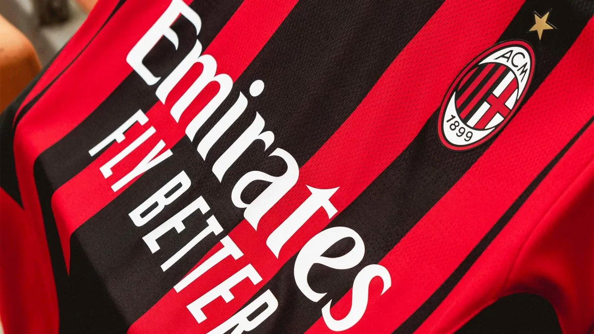 post card Loja online Fútbol Emotion Portugal - Blogs de futebol - Nova camisola principal AC Milan 2021-22_ Move Like Milan - 2.webp