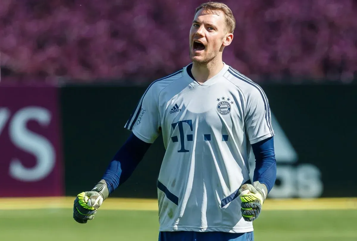 post card post-guantes-Manuel-Neuer-7.webp