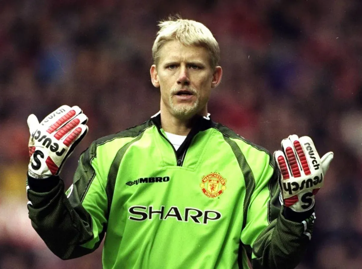Top 5 goalkeeper gloves that changed history