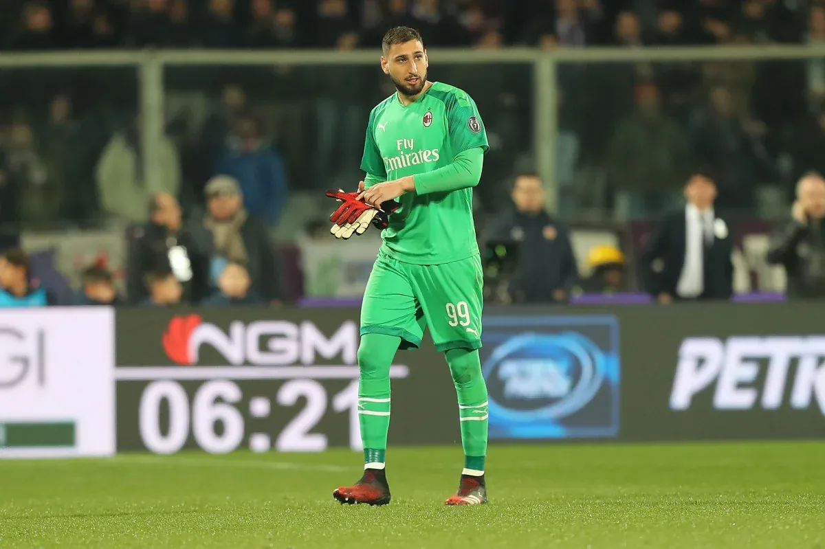 What gloves are Serie A goalkeepers wearing in the 2020–21 season?