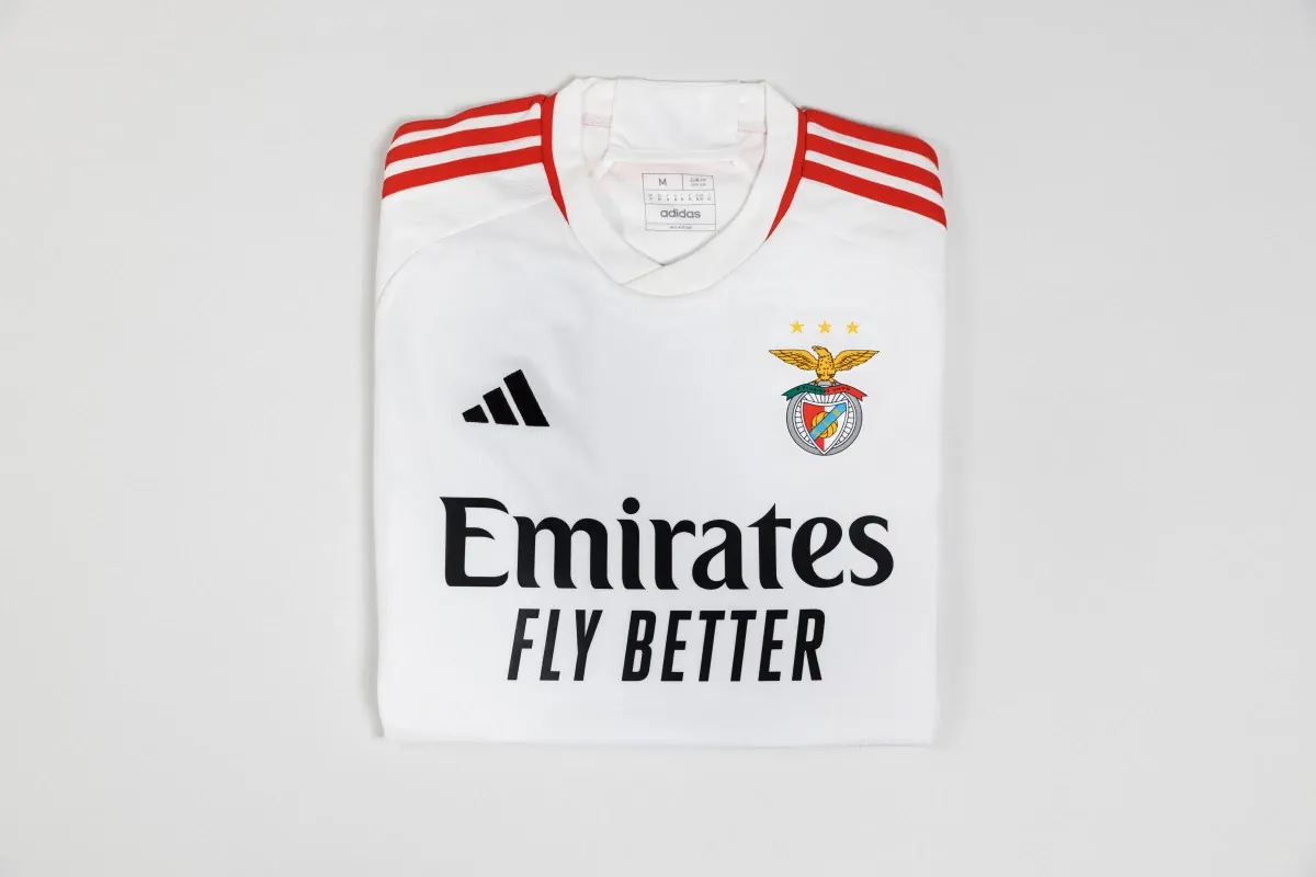 post card blogs-futbol-emotion-portugala-nova-camisola-alternativa-sl-benfica5jpg5.webp