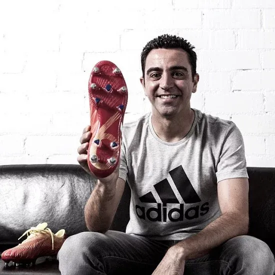 Xavi with his commemorative boots to say goodbye to La Liga