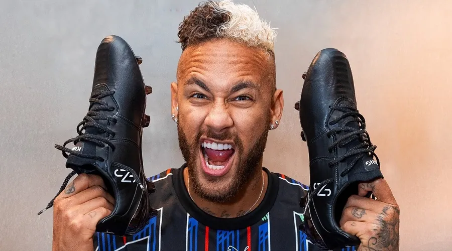 Neymar Switches to and will wear Puma King Platinum