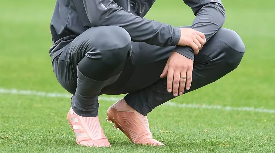 Sneak Peek – Mezut Ozil Debuts Pink Predator 18+