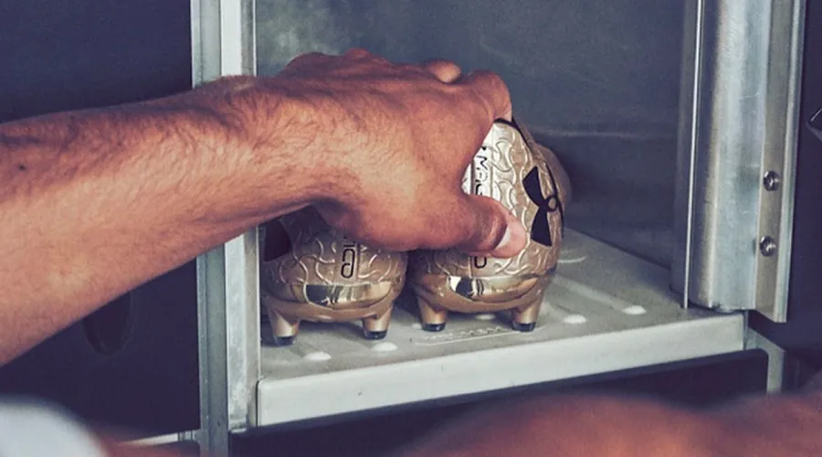 Under Armour Magnetico Pro Released in Special Edition Gold